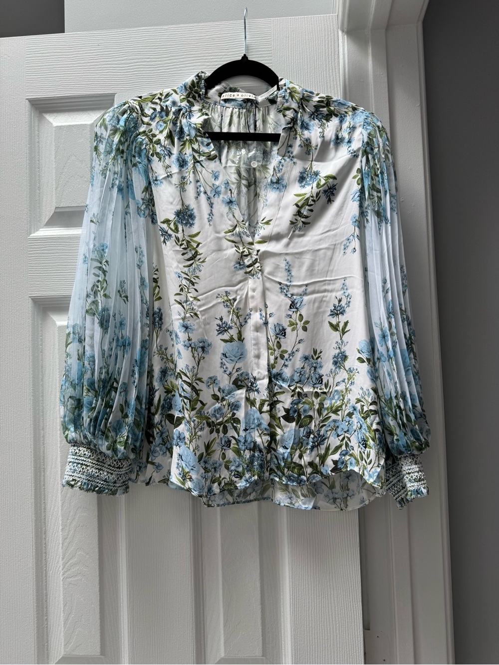 Alice + Olivia Blue and White Floral Pleated Sleeve Blouse